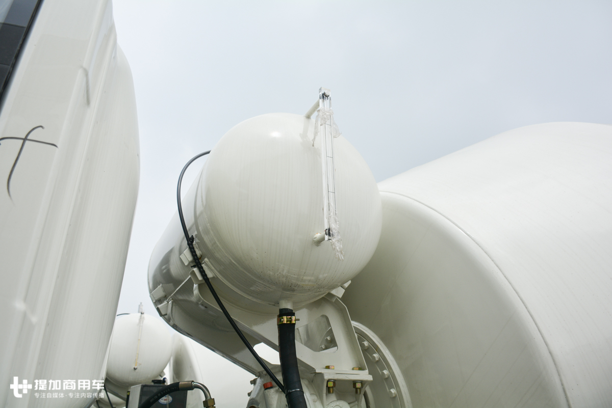 轻卡蓝牌搅拌车,商用混凝土搅拌车多少钱一台