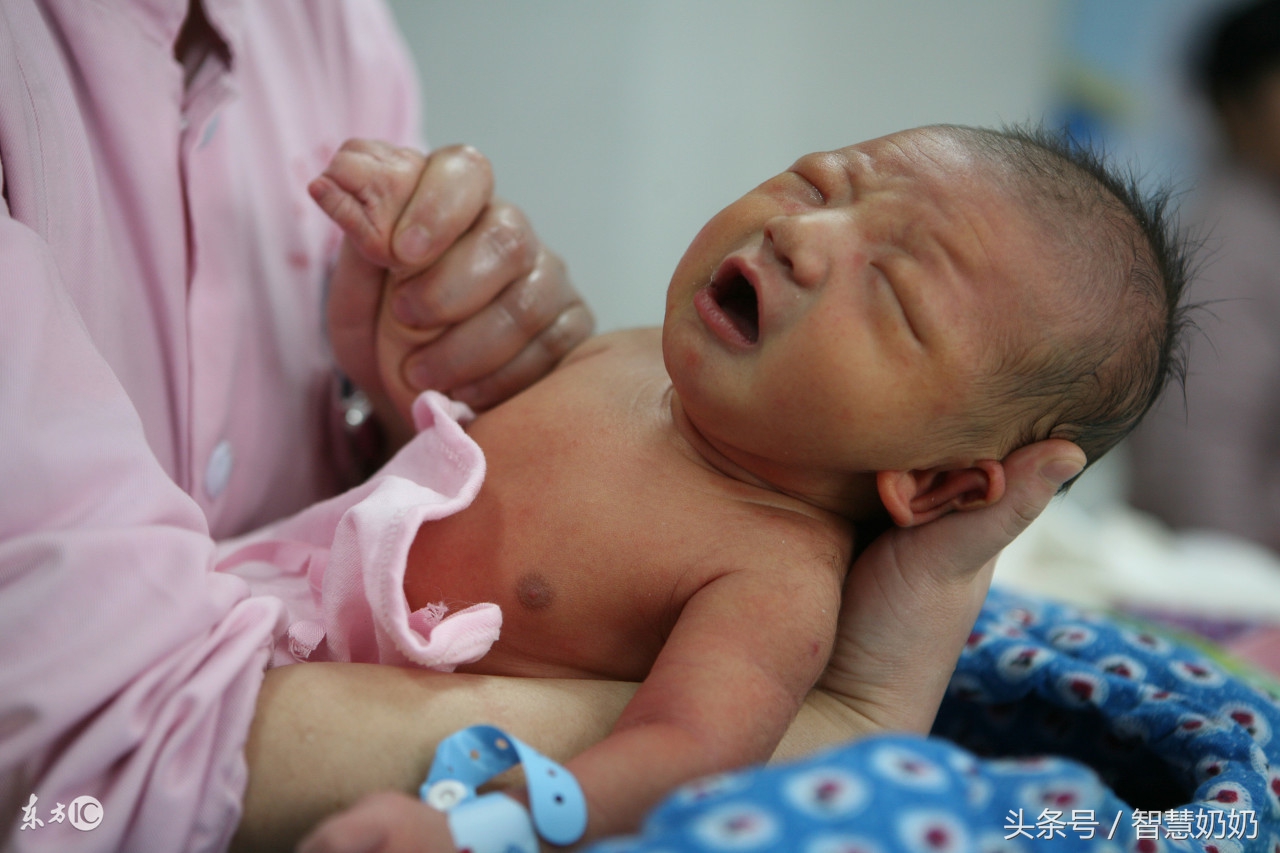 防暑降温六大误区,孩子发烧误区降温家长中招