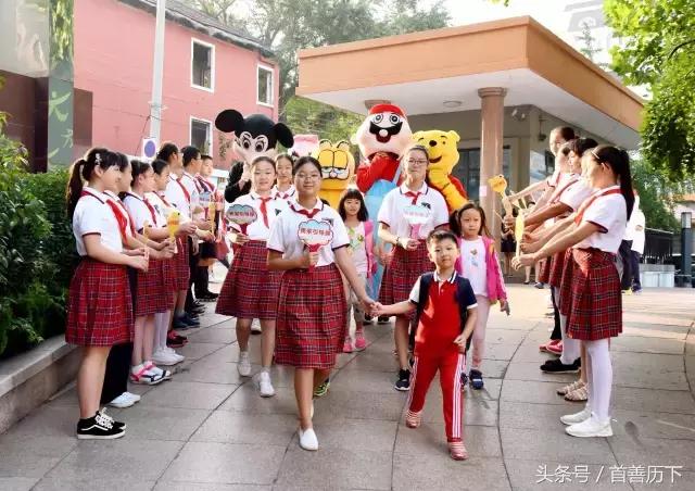 “特殊动车组”开进校园，历下区6万余学子喜迎开学！看到这些照片你心情会变好