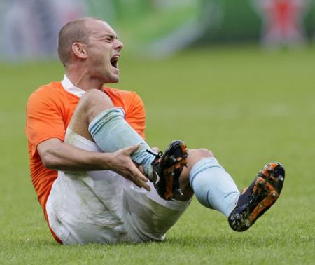 生活中崴脚紧急处理,突发情况崴到脚应该怎么处理