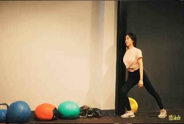 健身女日常穿衣,健身美女穿搭