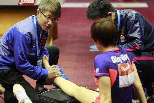 生活中崴脚紧急处理,突发情况崴到脚应该怎么处理