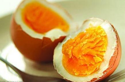 鸡蛋这样吃，既能治湿疹皮炎手足癣，还对胃疼胃溃疡特有效