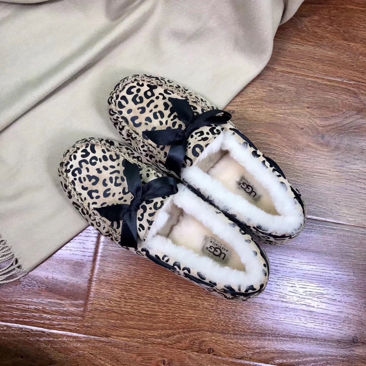 怎么样才知道雪地靴是真皮,纯羊毛雪地靴怎么辨别