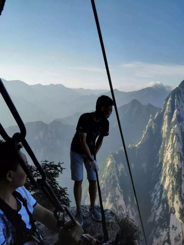 西岳华山旅游登山路线图,徒步爬西岳华山共多少台阶