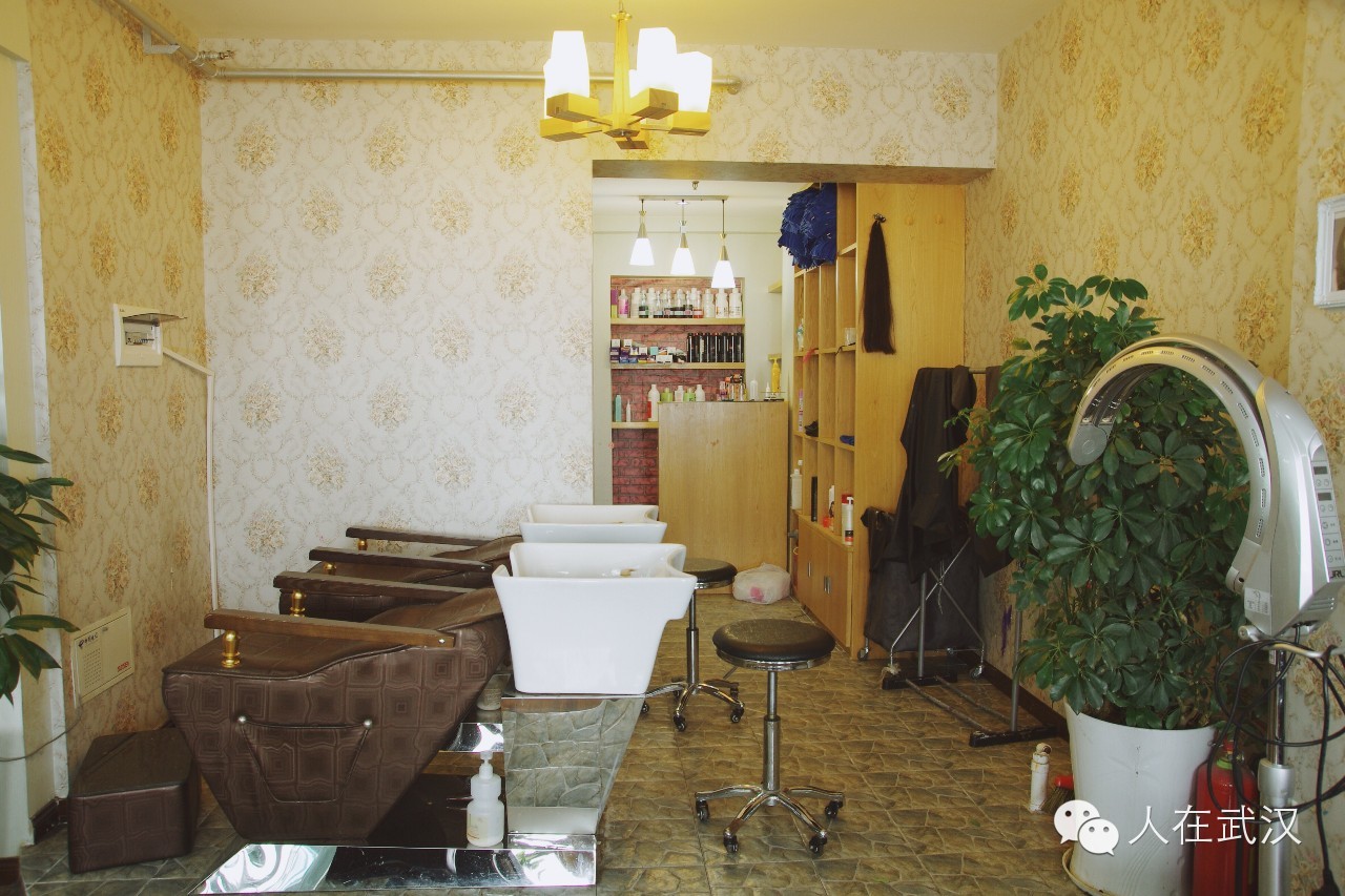 文末福利因为喜欢,他专注美发一做就是17年。