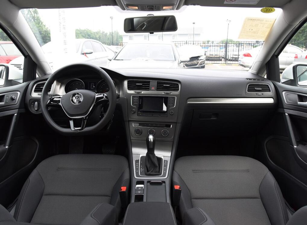 2016款高尔夫自动舒适型用车感受，双离合变速顿挫感是硬伤