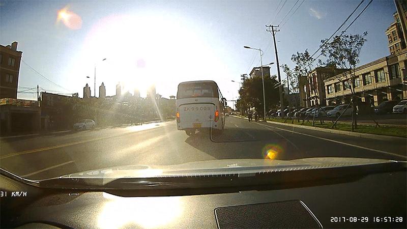 行车保姆秒杀*子狗电**，10寸屏善领X798TS后视镜评测