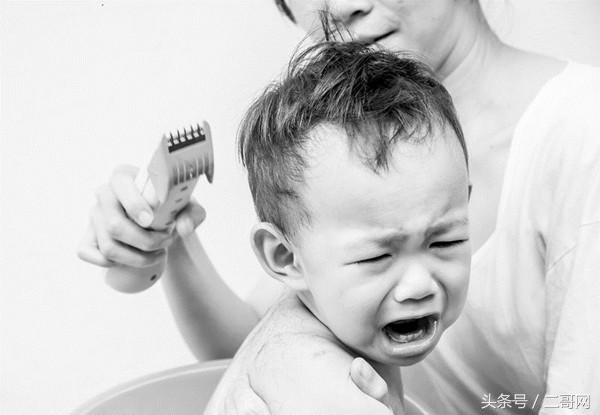 宝宝理发不求人选一款安全的婴儿理发器