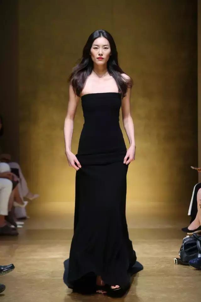 刘雯同款鞋子是什么牌子,刘雯最火的一双鞋