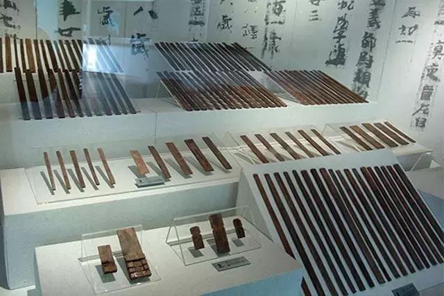 了解一座城的方式就是去当地的博物馆和菜市场，来长沙这些博物馆定让你不虚此行