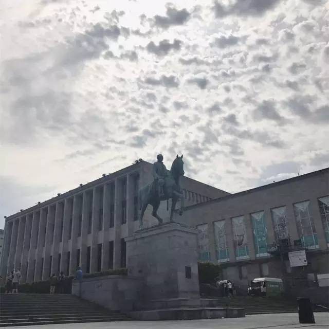 学姐学长的朋友圈,飞过一整个世界