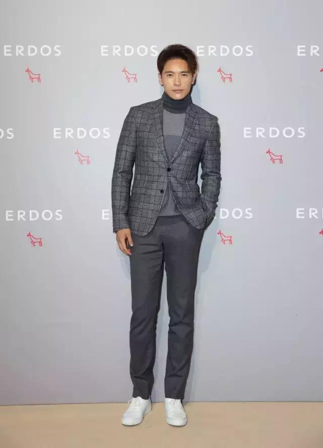 刘雯同款鞋子是什么牌子,刘雯最火的一双鞋