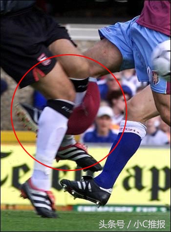 足球场上十大惨烈瞬间,足球场受伤瞬间图片