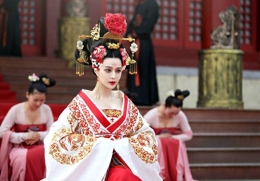 中国历史上跟武则天一样的女性,历史上有比武则天厉害的女人吗