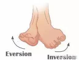 小腿一只大一只小是怎么回事,小腿突然出现一块红肿是怎么回事
