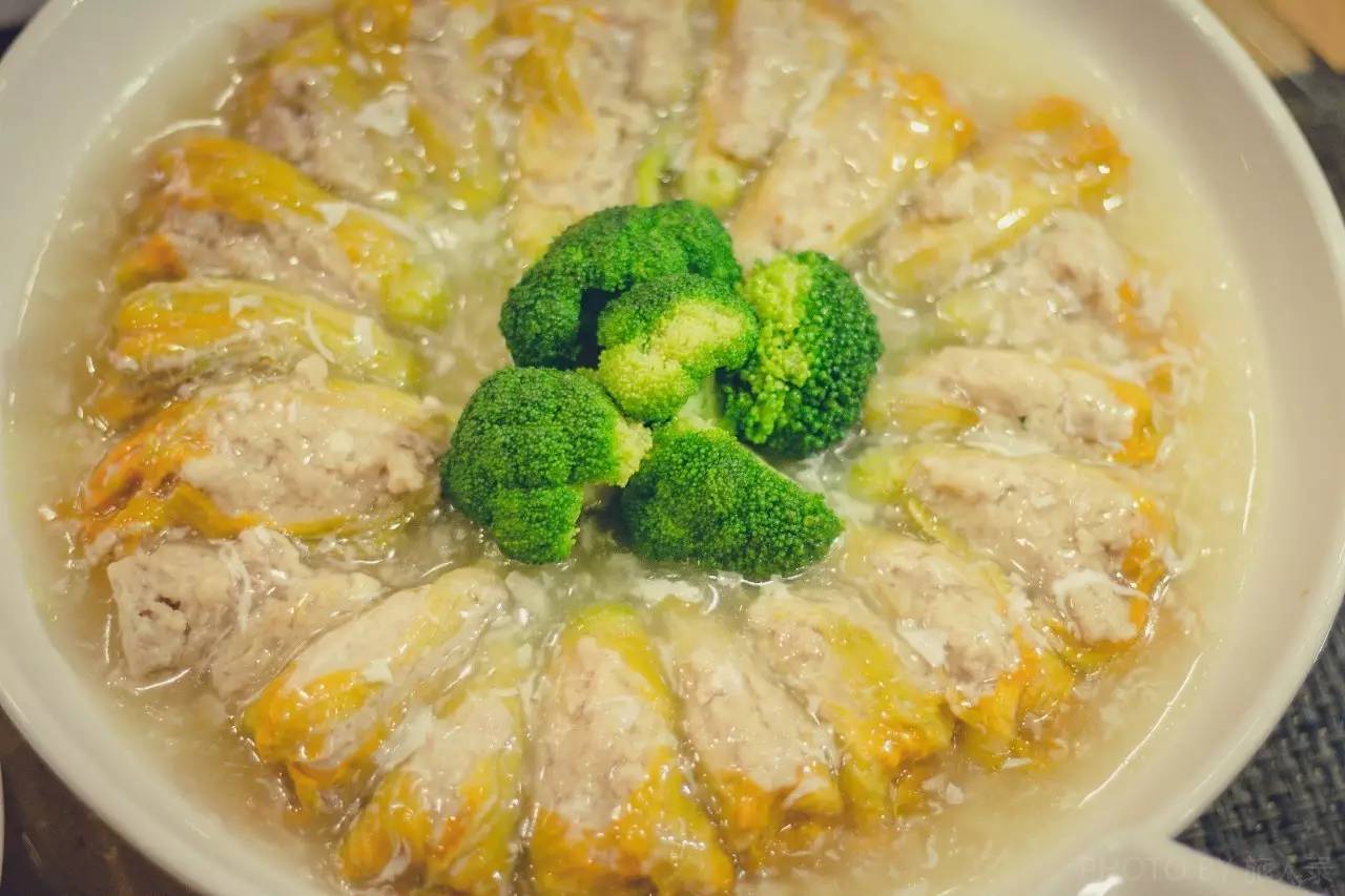 住在梦境般的黄姚花海之中，找回久违了的诗意与远方