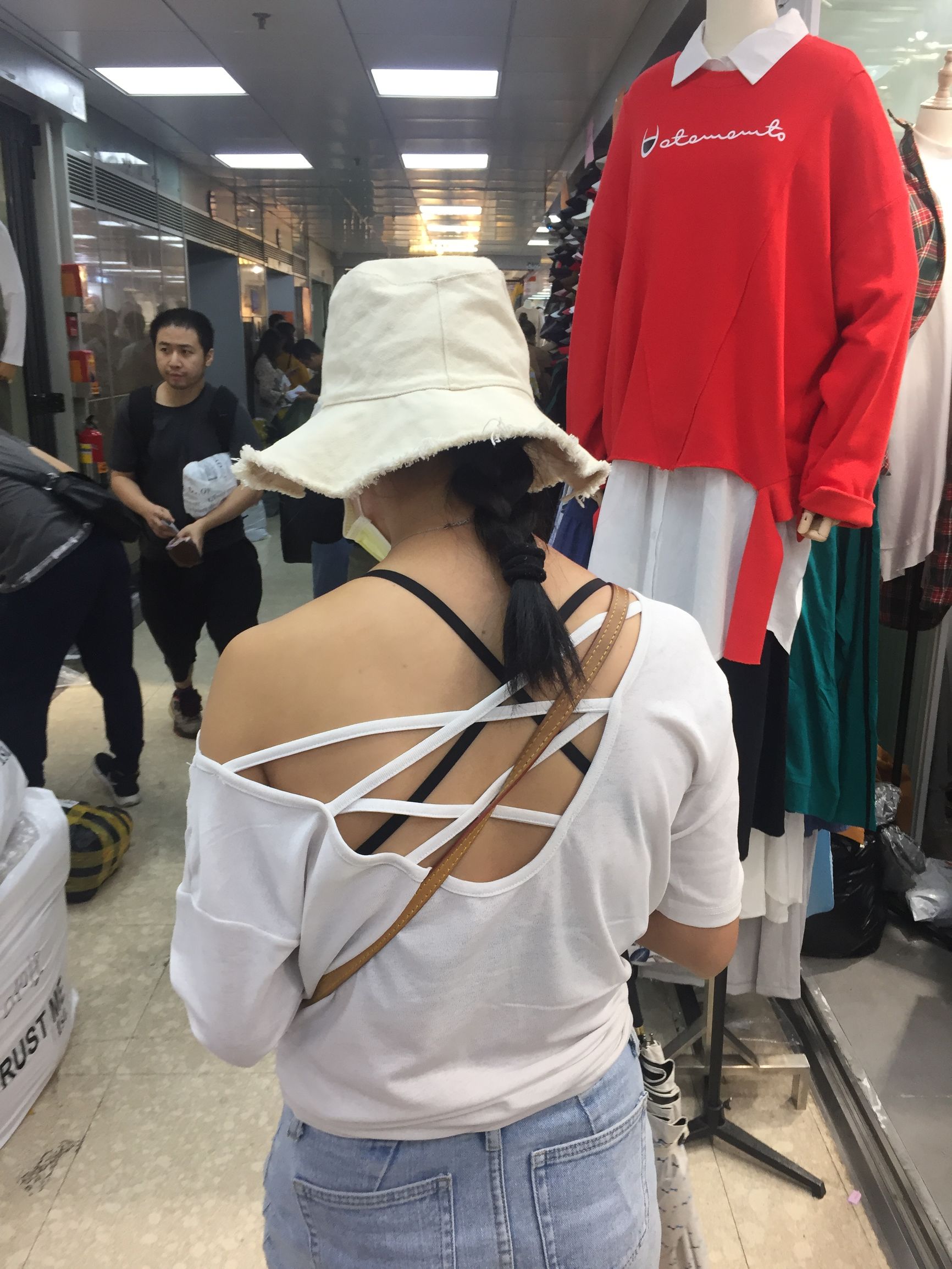 十三行服装批发年底大清仓,十三行服装批发视频