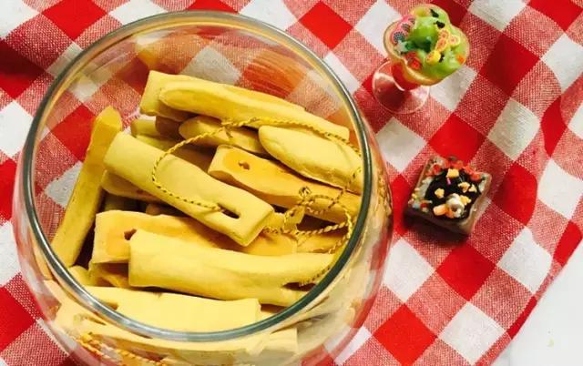 宝宝出牙期买牙胶还是磨牙饼干,怎么自制无糖无盐宝宝磨牙饼干