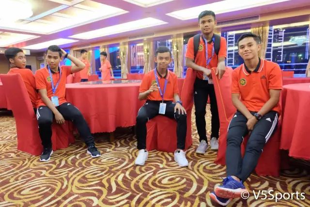 嗨翻天！亚洲足球小将夜游江城六国少年才华横溢