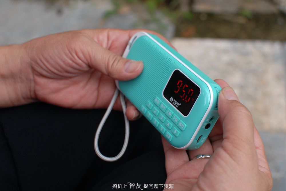 去公园遛弯乐呵怎么少得了它？——不见不散便携插卡音箱LV960体验