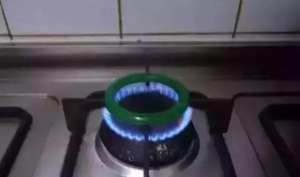 为什么有些翡翠是黑色的,你的翡翠变种了吗