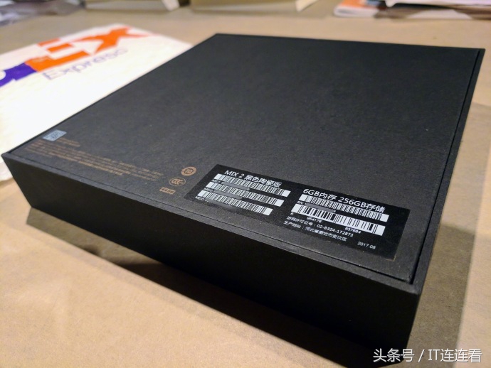 雷军现场每人送一台红米,雷军送1部手机