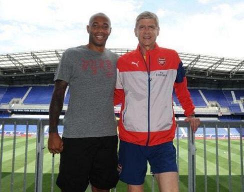 足球界最深厚的友谊,足球场上的友情是一辈子的