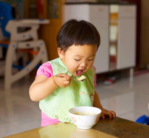 家长说孩子身上有痱子,宝宝身体上有痱子