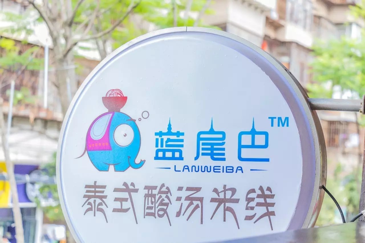 不到10㎡的店，一年卖100000+碗，下雨都要甩的米线竟来自泰国！