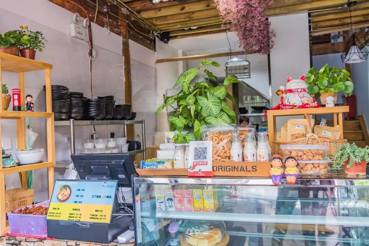 不到10㎡的店，一年卖100000+碗，下雨都要甩的米线竟来自泰国！