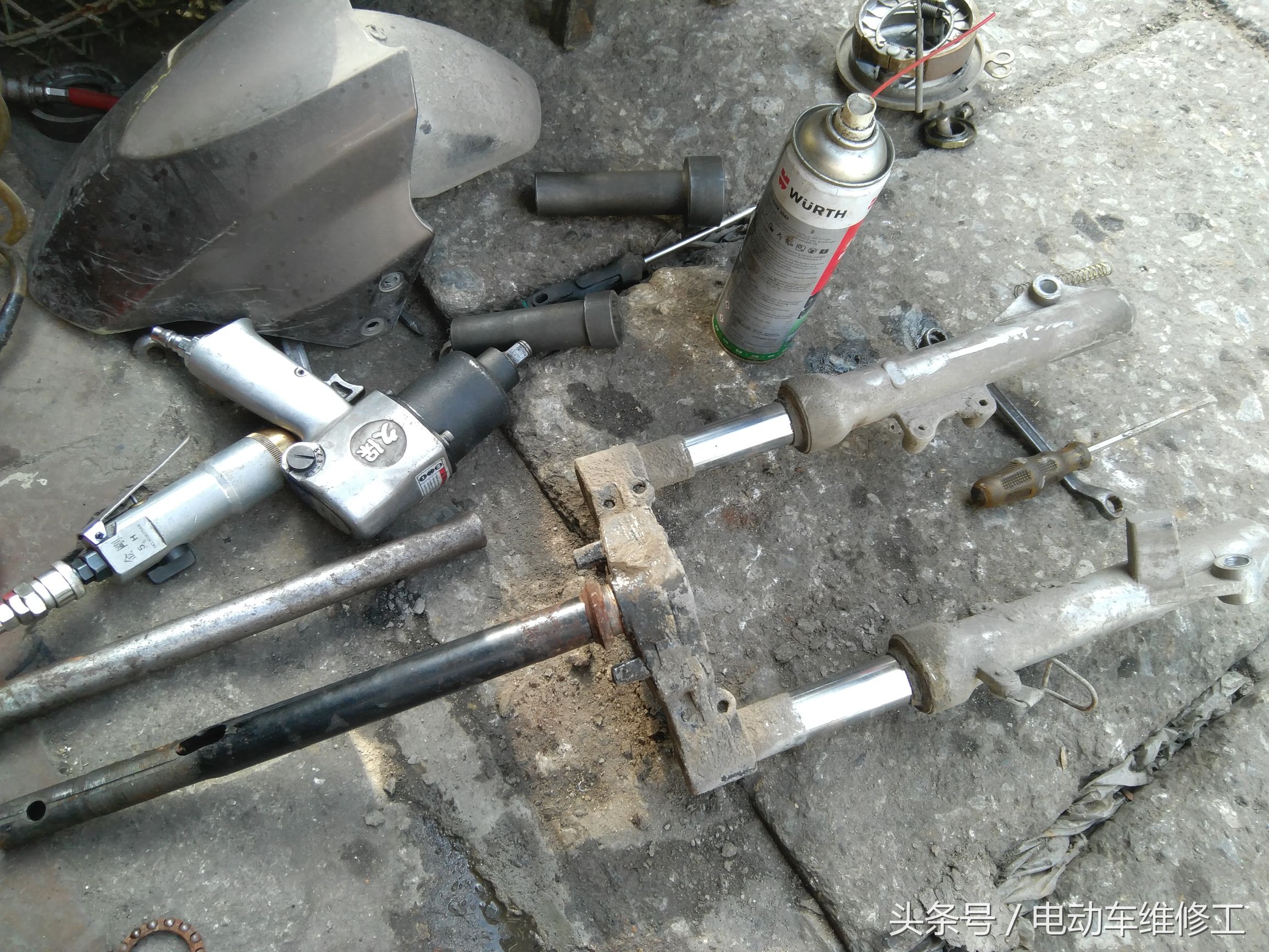 电动车车头反复晃动怎么解决,电动车车头晃动维修全教程