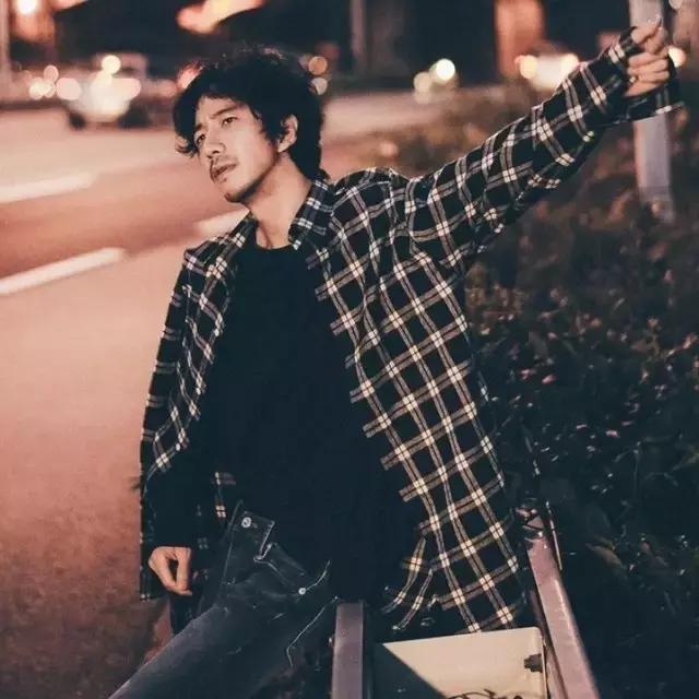 拿出旧格纹衫，秋冬这么搭胜过你买狠货！