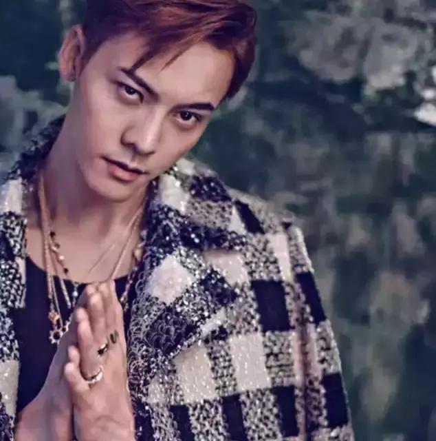 拿出旧格纹衫，秋冬这么搭胜过你买狠货！