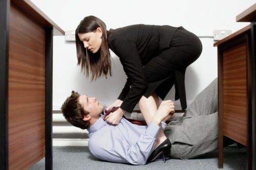 在职场中被小人恶意中伤怎么应对,如何应对职场小人和表里不一的人