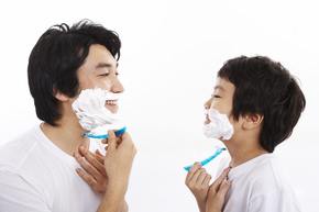 男生几岁可以刮胡子啊,男生几岁能刮鬓角胡子