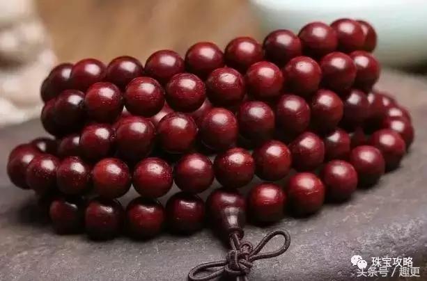 男士佩戴手串是左手还是右手,男士黄金貔貅手串佩戴方法