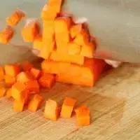 菠萝炒饭做法,美食菠萝炒蛋