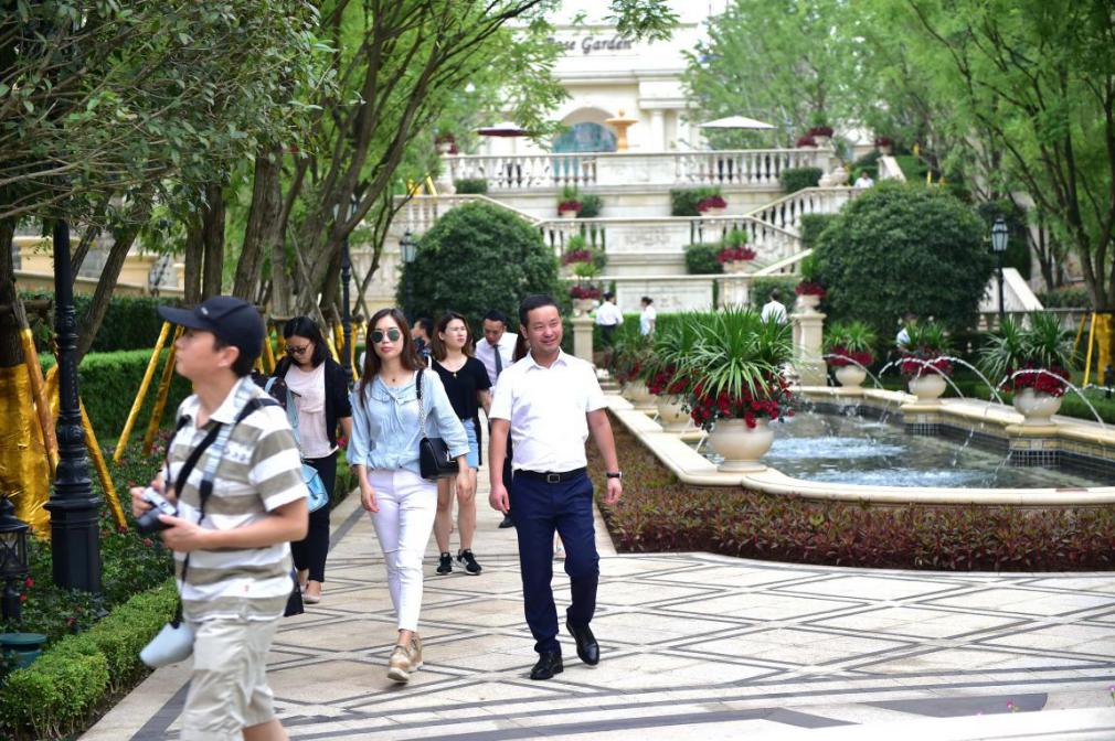 五城媒体精英千里寻访，融创*瑰园玫**95号获盛赞