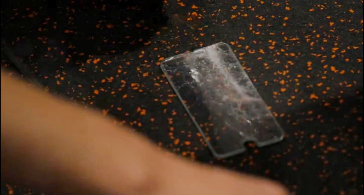 手机被坐弯了一点有影响吗,再也不用担心坐姿问题