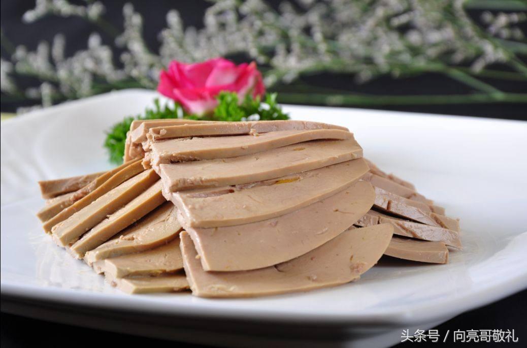 天气转凉晚上喝二两白酒配了这道盐水鸭肝凉菜，味道好极了