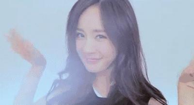 杨幂穿的gucci的格纹外套,杨幂celine上衣