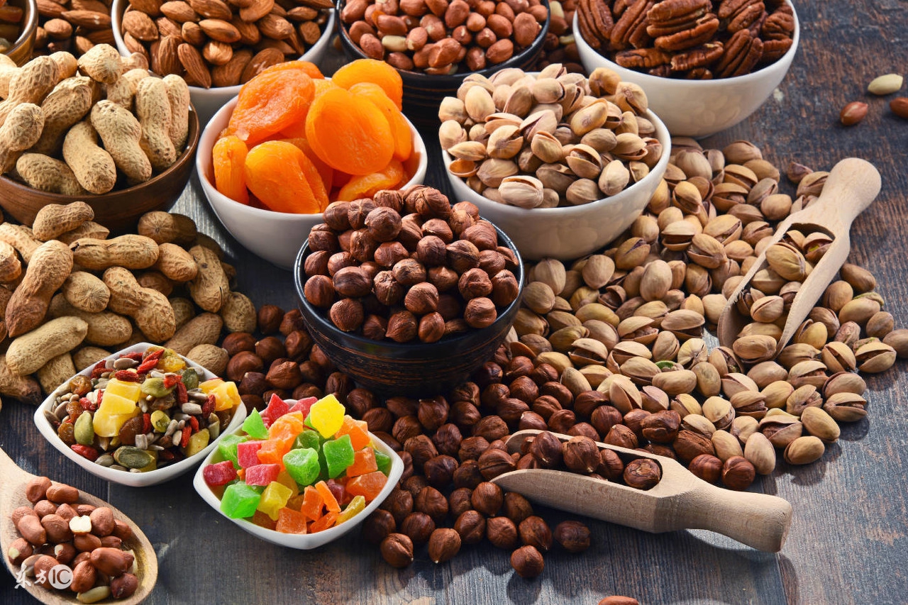 西拉葡萄酒的典型香气是什么,葡萄酒的三类香气具体是什么