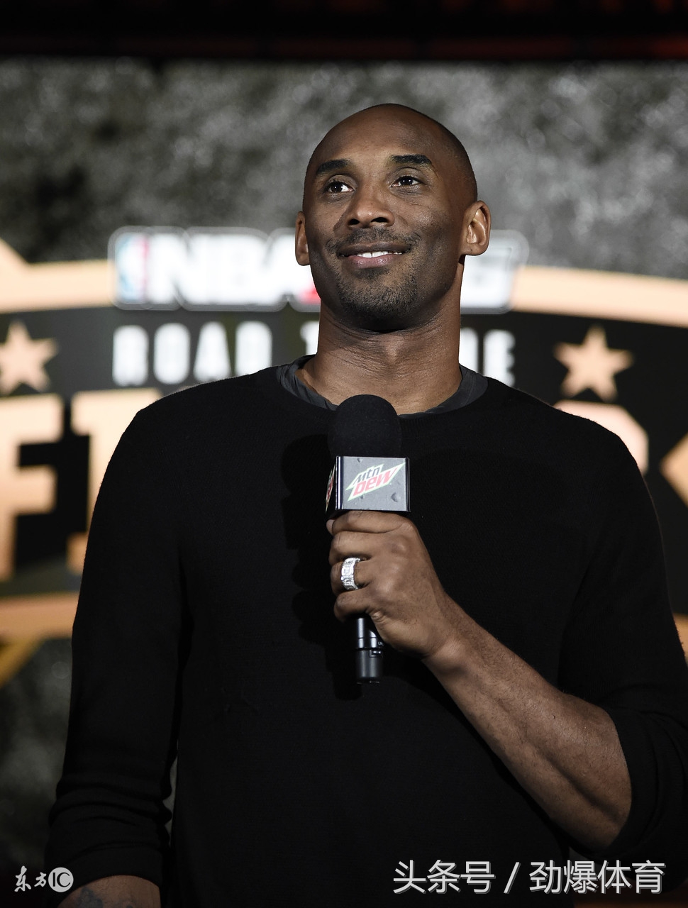 为了纪念科比为什么穿28号球衣,关于科比24号球衣故事