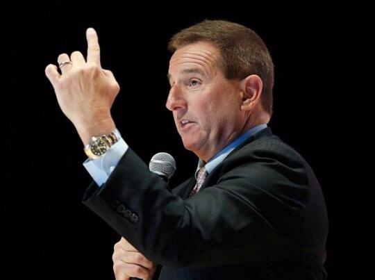 科技大佬喜欢戴啥手表？这位美女出手亮了