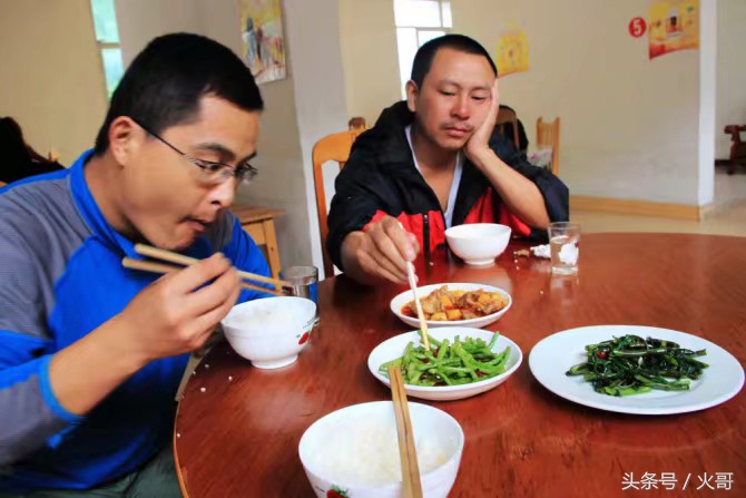 西藏林芝波密姑娘,路过林芝