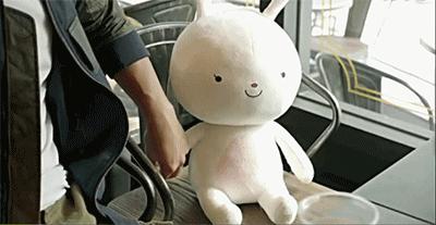 太阳的后裔为啥选宋仲基,太阳的后裔宋仲基帮宋慧乔扎头发