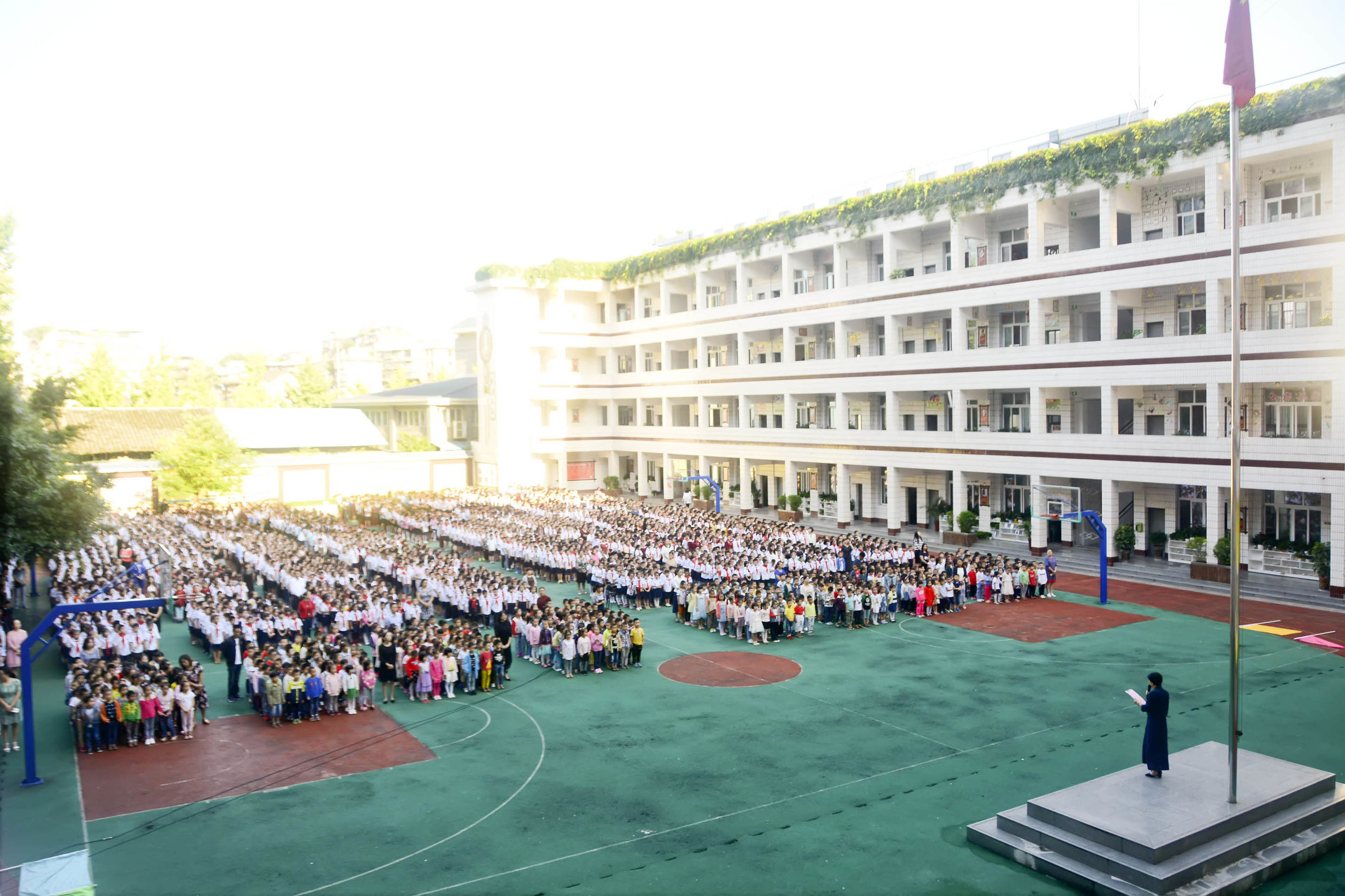 巴州三小学升国旗,三小升国旗仪式