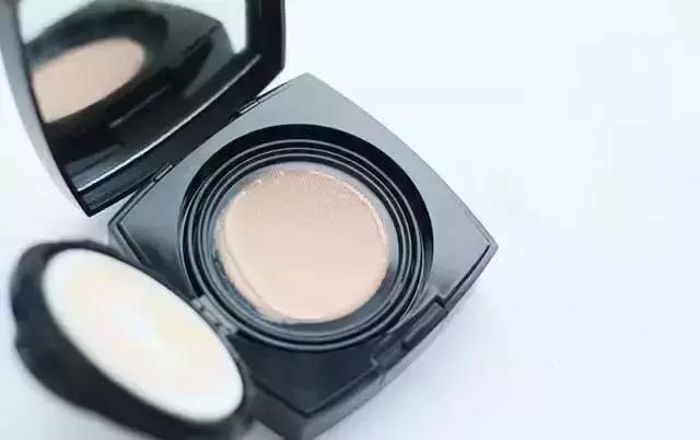 美女揭秘日韩欧美气垫大战开始，你站哪一家？