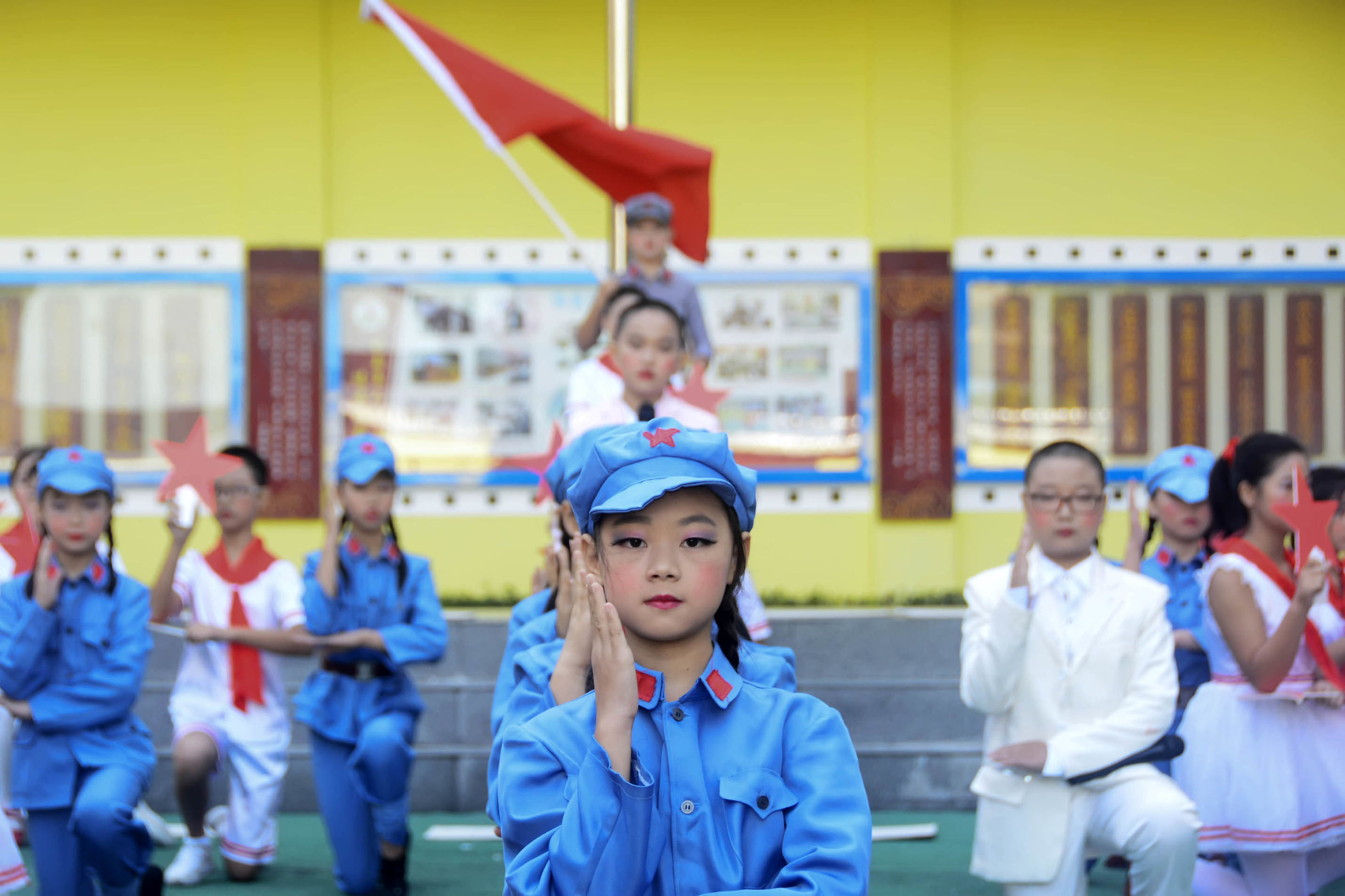巴州三小学升国旗,三小升国旗仪式